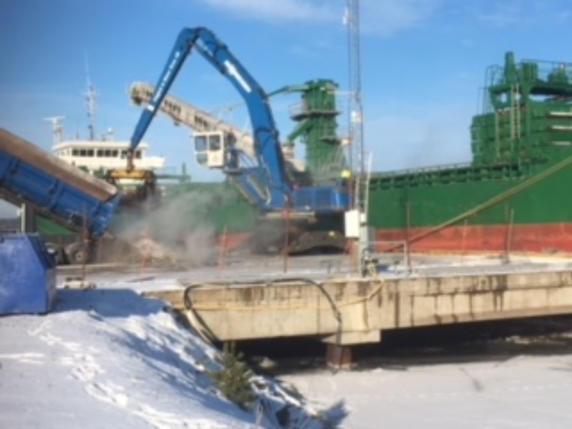 Lastning av aska för transport till Danmark
