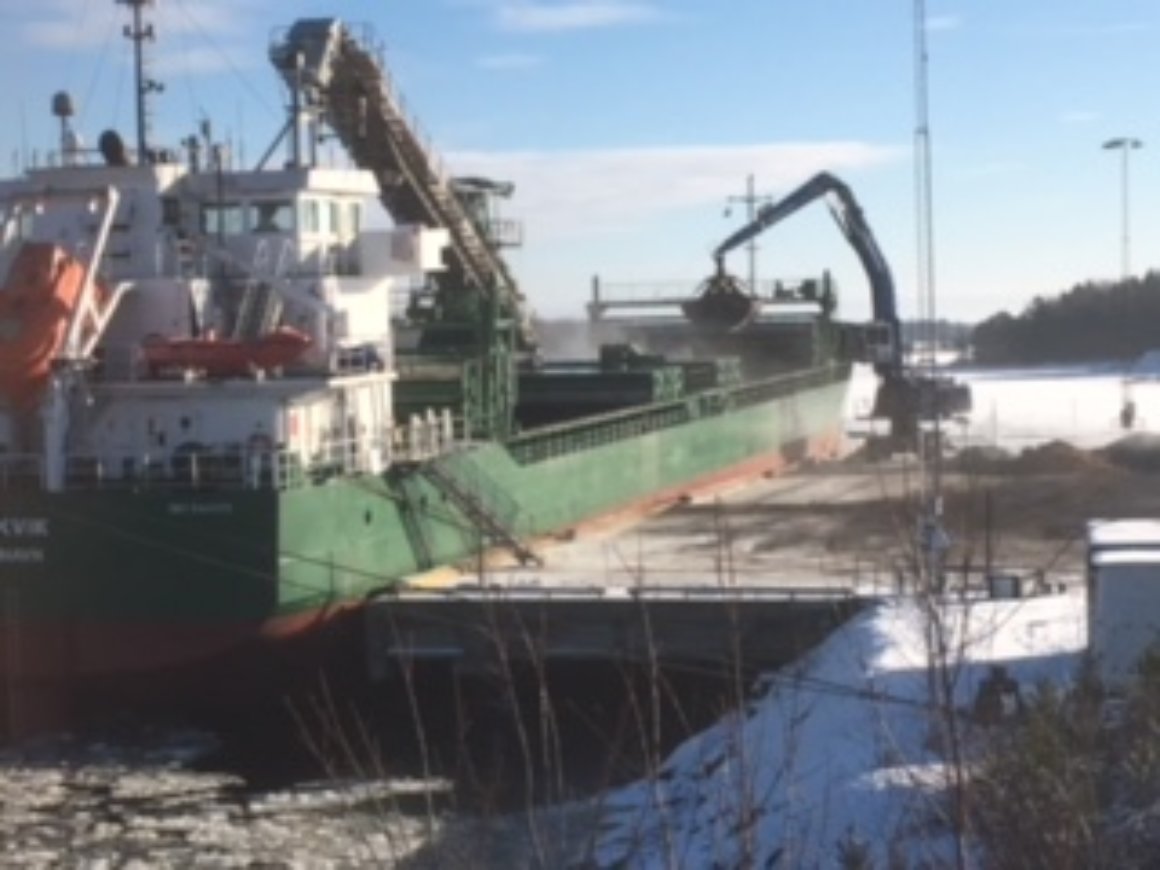 Lastning av aska för transport till Danmark